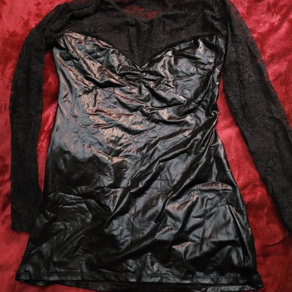 Black wetlook and lace dress - Size 2x/3x - Picture 1 of 4